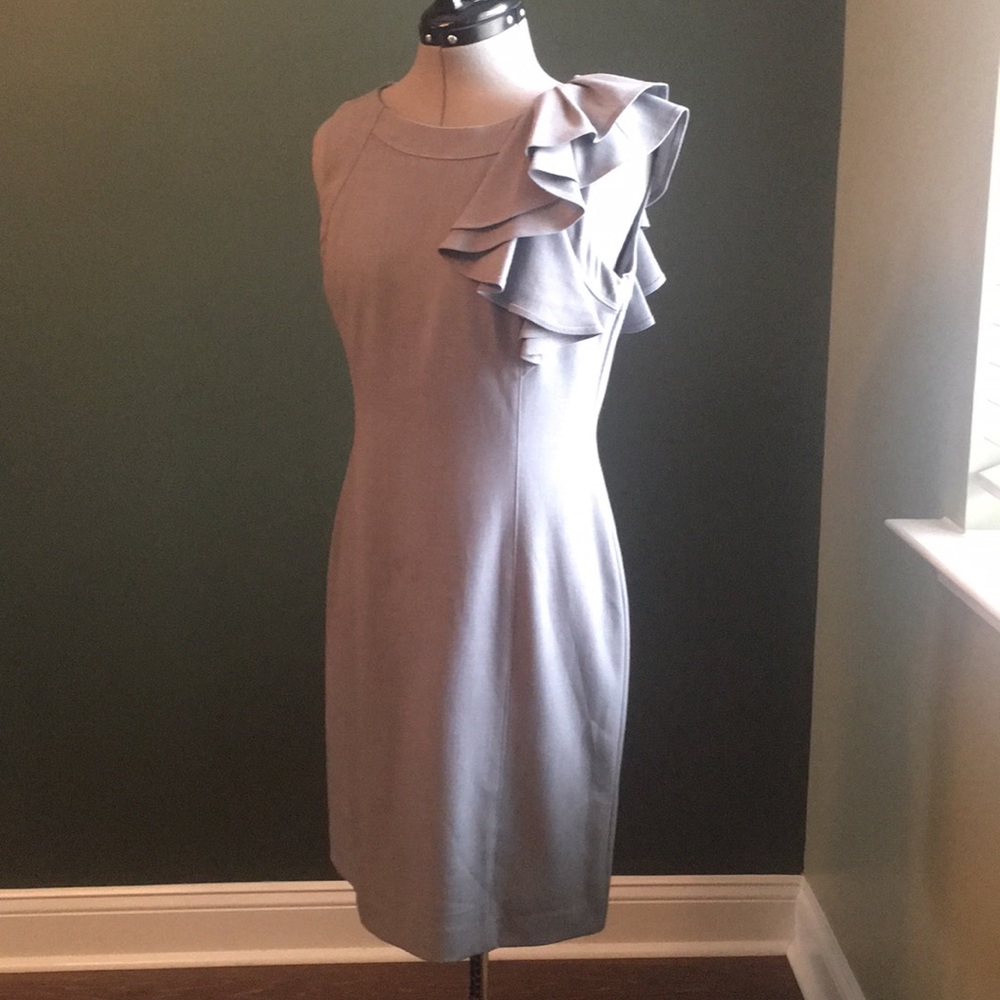 EUC Sz 8 Sexy office dress with shoulder detail